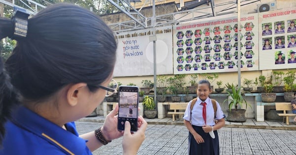 Muchas emociones el día en que 1,7 millones de estudiantes de Ho Chi Minh City regresaron a clases