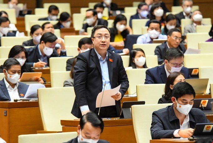 Delegate Dang Xuan Phuong speaks at the parliament. Photo: National Assembly Media