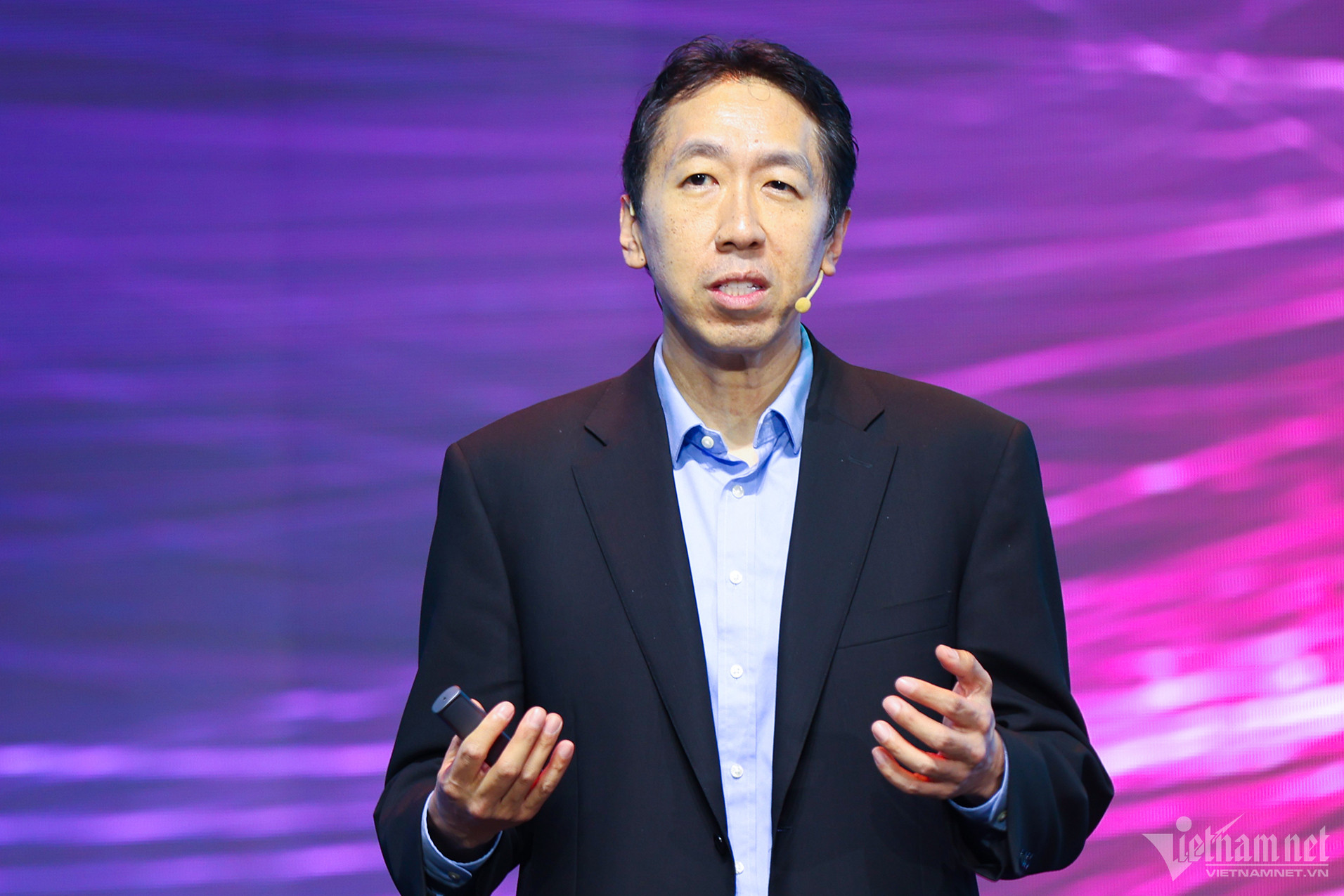 W-fpt-tech-andrew-ng-1.jpg