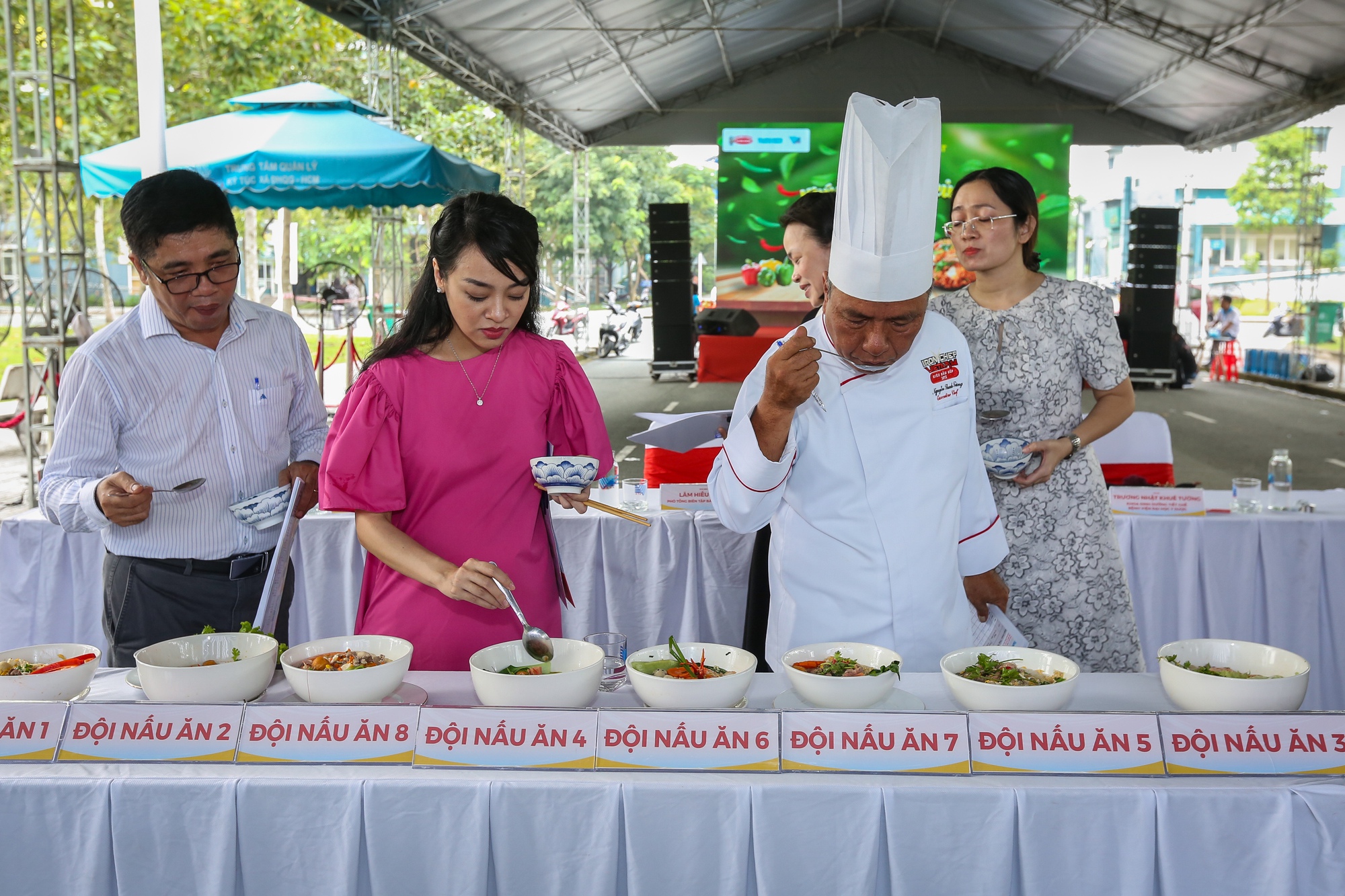 Hàng ngàn sinh viên tranh tài… nấu mì - Ảnh 21.