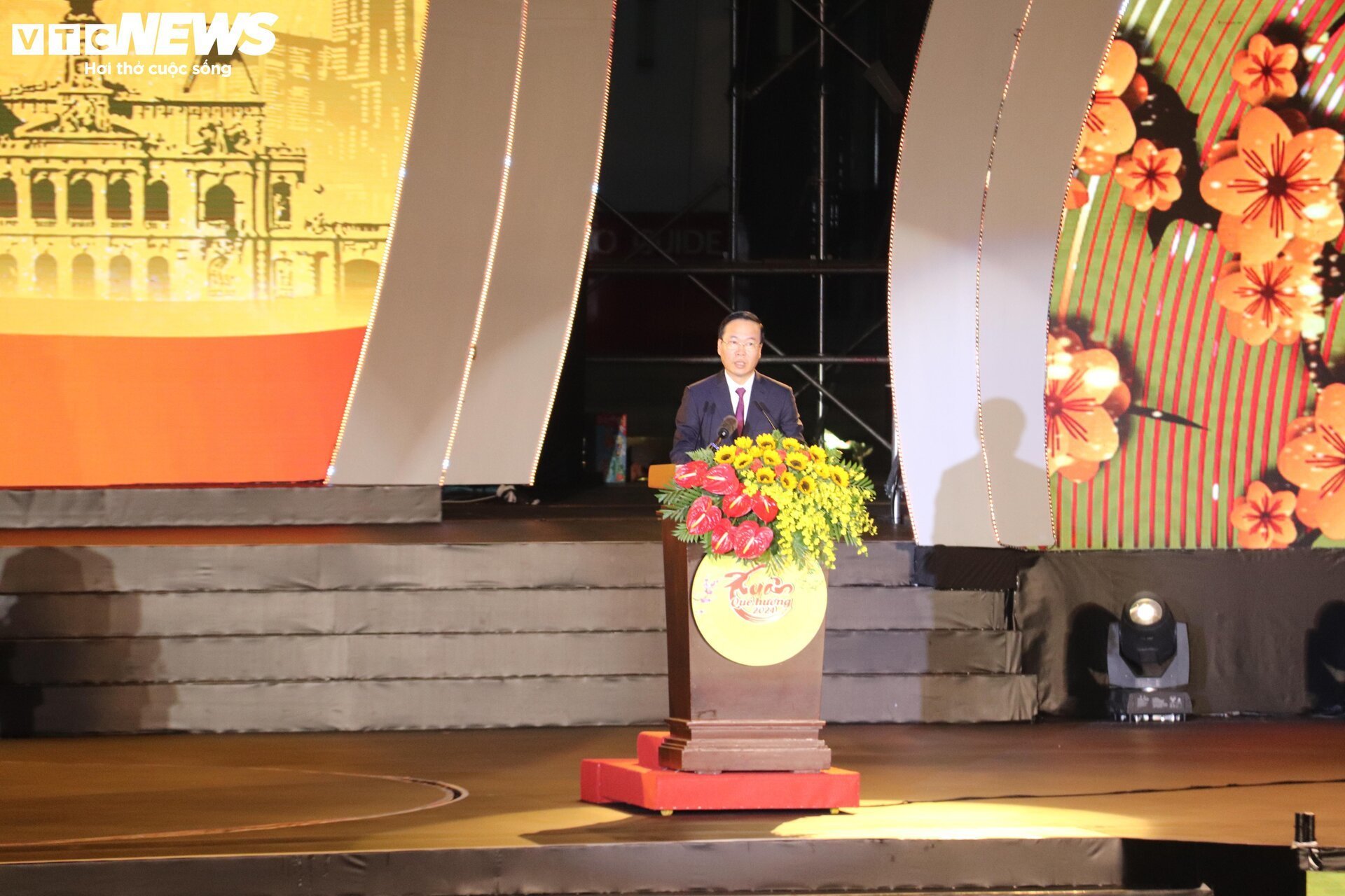 President Vo Van Thuong wishes overseas Vietnamese a Happy New Year in Xuan Que Huong 2024 - 3