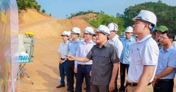 Aceleración de la limpieza del sitio y el progreso de la construcción de dos importantes autopistas a través de Lang Son