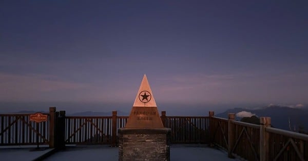 Frost appears on Fansipan peak