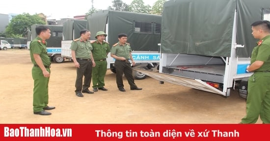 Bàn giao 60 xe ô tô phục vụ công tác cho Công an các xã, thị trấn