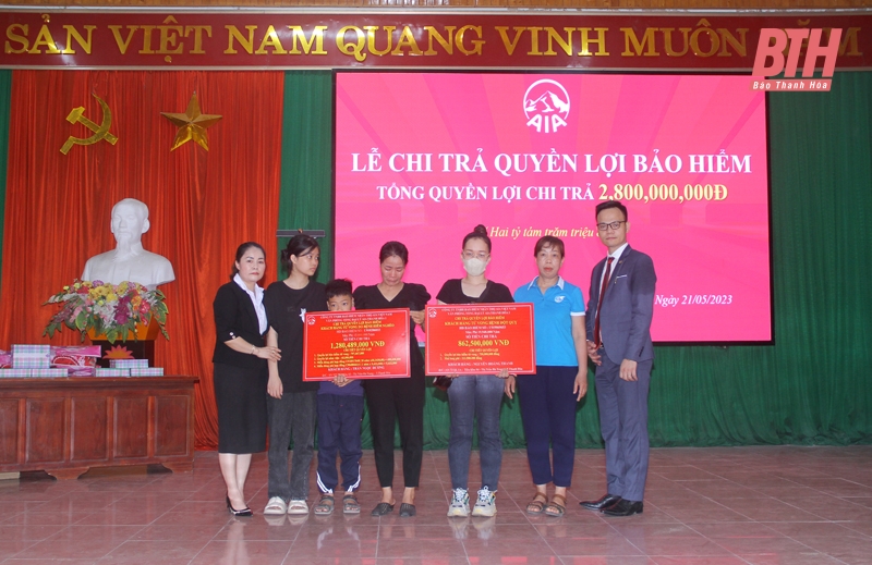 AIA pays 2.8 billion VND in insurance benefits to customers in Thanh Hoa