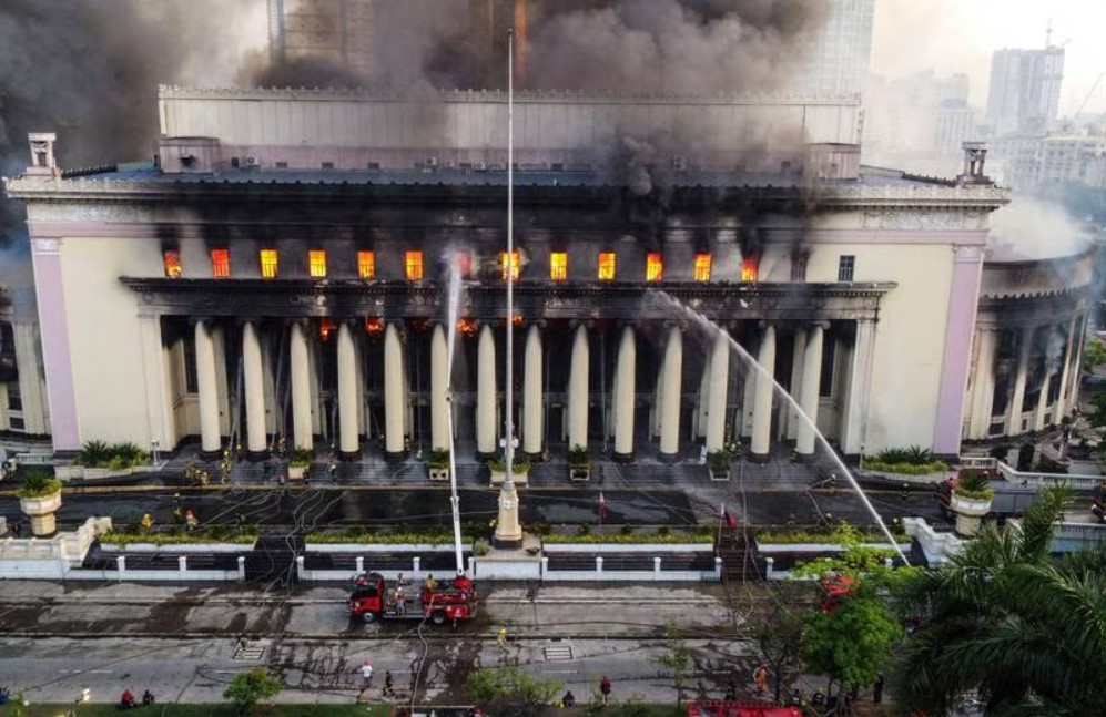 โลก - “ไฟไหม้” ไปรษณีย์เก่าแก่ที่สุดในฟิลิปปินส์ (ภาพ 3)