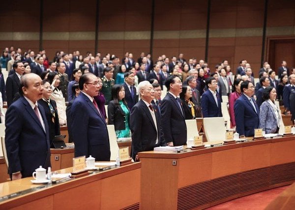 El Secretario General Nguyen Phu Trong asistió a la apertura de la quinta sesión extraordinaria.