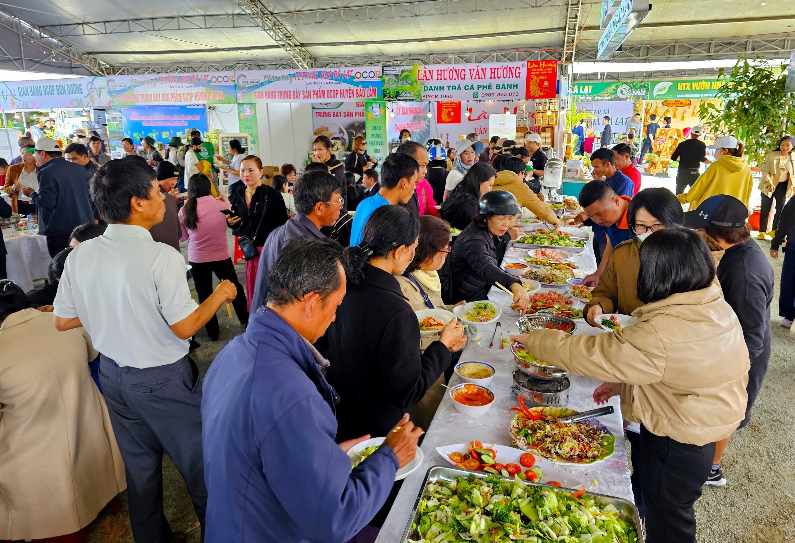 Độc đáo phiên chợ rau - hoa Đà Lạt- Ảnh 15.