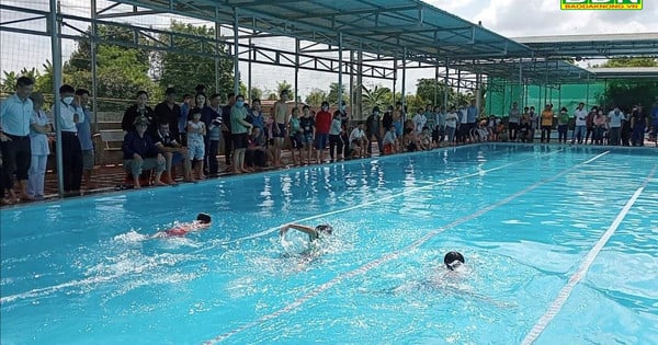 Cu Jut organiza competiciones de natación para grupos de edad.