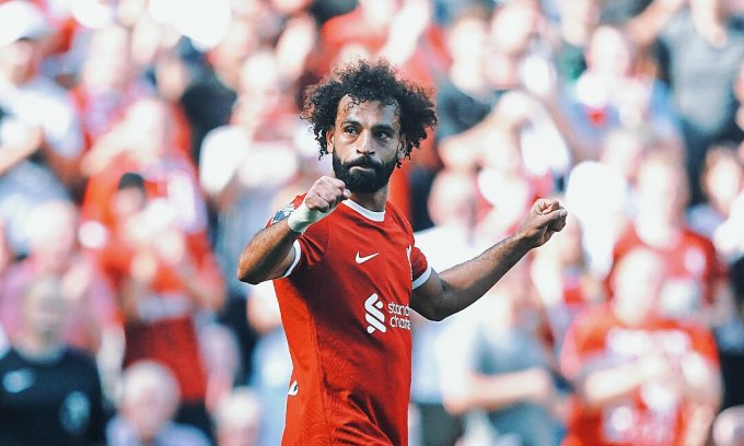 Salah célèbre après avoir marqué le premier penalty pour Liverpool lors de leur victoire 3-1 contre West Ham à Anfield lors de la 6e journée de Premier League le 24 septembre. Photo : AFP