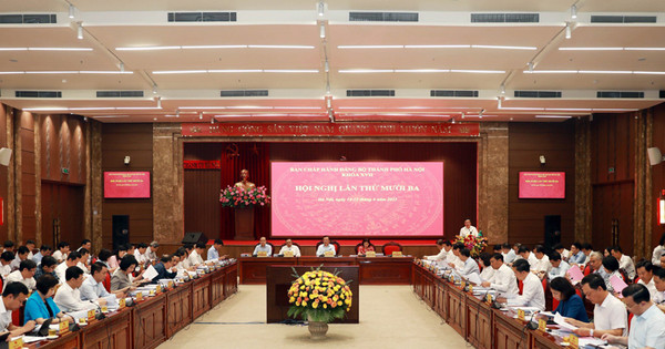 Apertura de la XIII Conferencia del Comité Ejecutivo del Partido de la Ciudad de Hanoi, XVII período