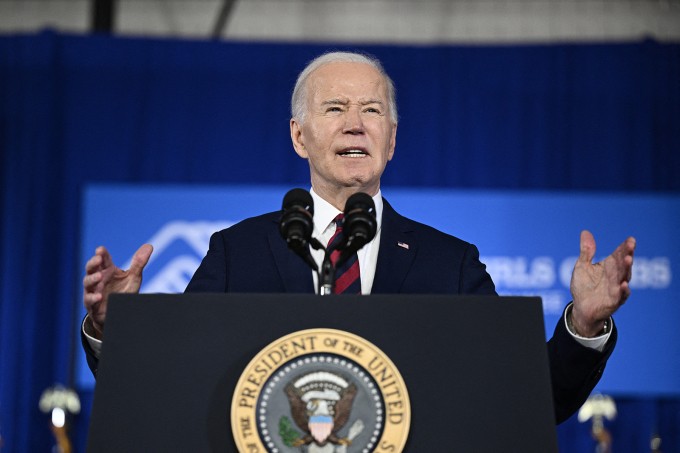 Tổng thống Mỹ Joe Biden trong cuộc vận động tranh cử ở thành phố Milwaukee, bang Wisconsin ngày 13/3. Tại đây, ông Biden chỉ trích cựu Tổng thống Trump về vấn đề nhập cư, một chủ đề quan trọng trong cuộc bầu cử năm nay. Trong khi đó, ông Trump và đảng Cộn