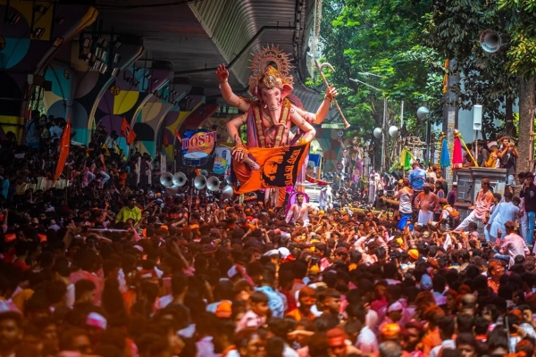 Tưng bừng lễ hội Ganesh Chaturthi, cầu xin phước lành từ vị thần linh thiêng