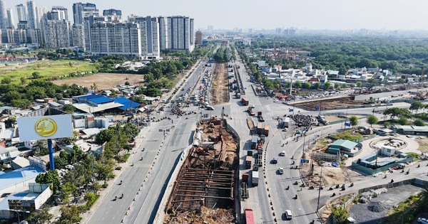 Ngày đầu thay đổi giao thông nút giao An Phú, bỡ ngỡ nhưng không rối loạn