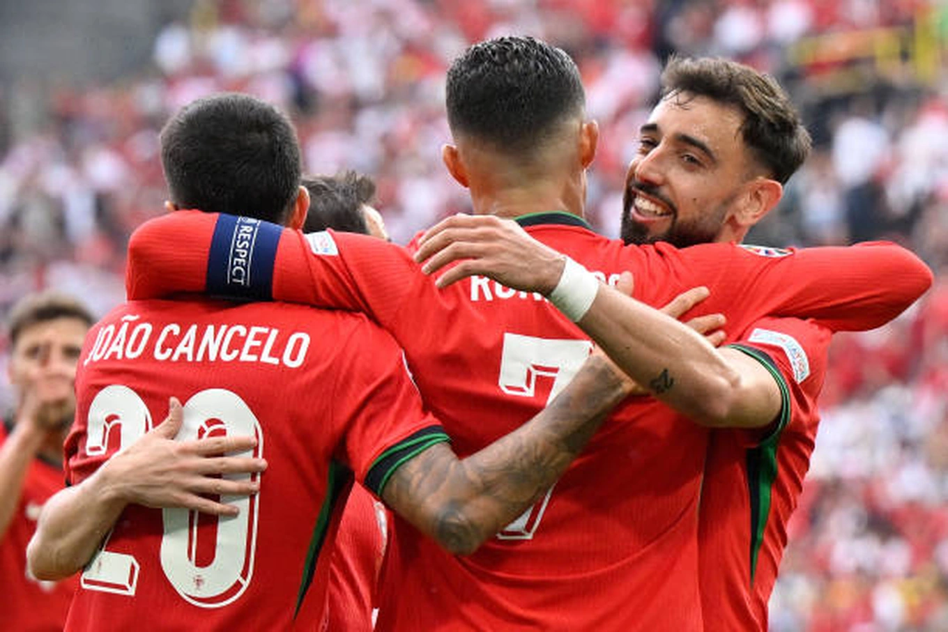 C.Ronaldo unexpectedly plays as a teammate, Portugal wins big and gets a ticket to the next round