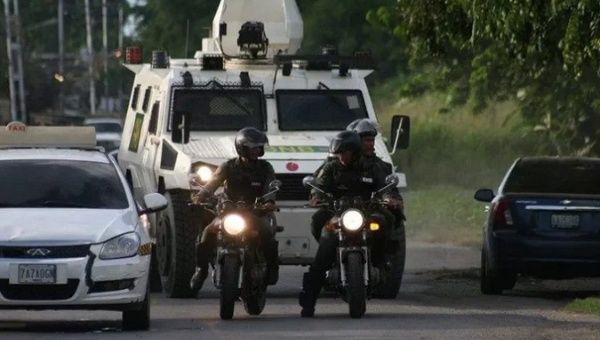 Venezuela rầm rộ ra quân triệt phá băng nhóm trong trại giam khét tiếng - Ảnh 1.
