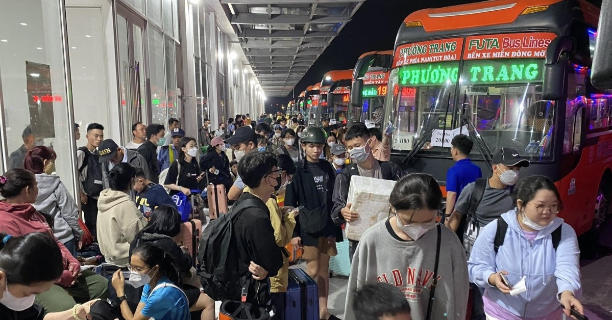 Passenger car fares increase by up to 60% during Tet holiday