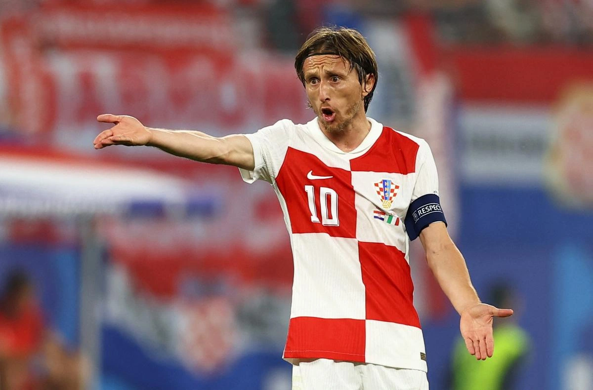 Phút điên rồ, giây chết lặng và kịch bản nghiệt ngã cho Luka Modric