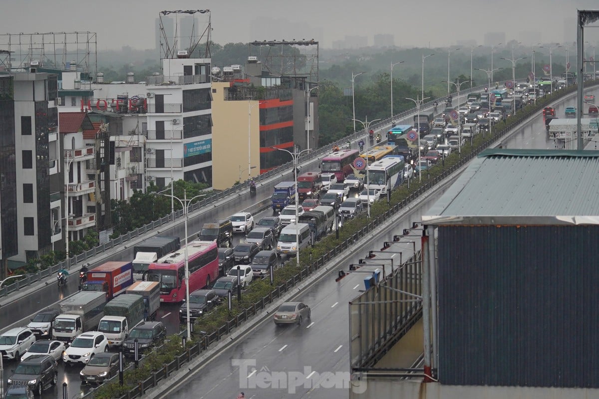 Hình ảnh cầu Long Biên, cầu Đuống trong ngày nước sông Hồng cao kỷ lục ảnh 14