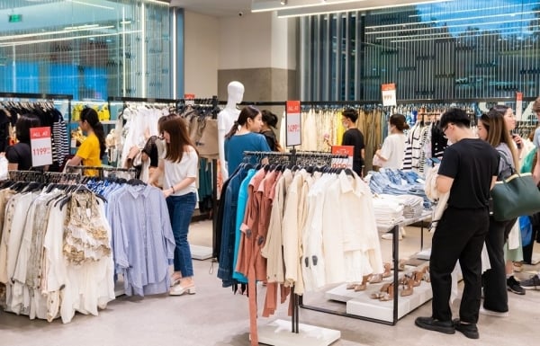 Ba Ria - Vung Tau: Muchas marcas de moda importantes participan en la 'Temporada de compras 2024'