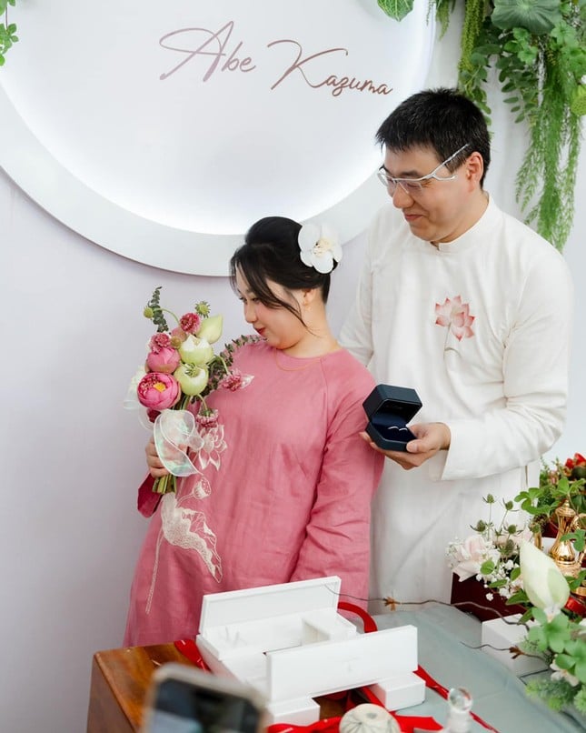 สาวบิ่ญเซืองสูง 1 เมตร 46 แต่งงานกับชายสูงเกือบ 2 เมตร เจ้าบ่าวฮาแตกในภาพถ่ายพิธีแต่งงาน 2