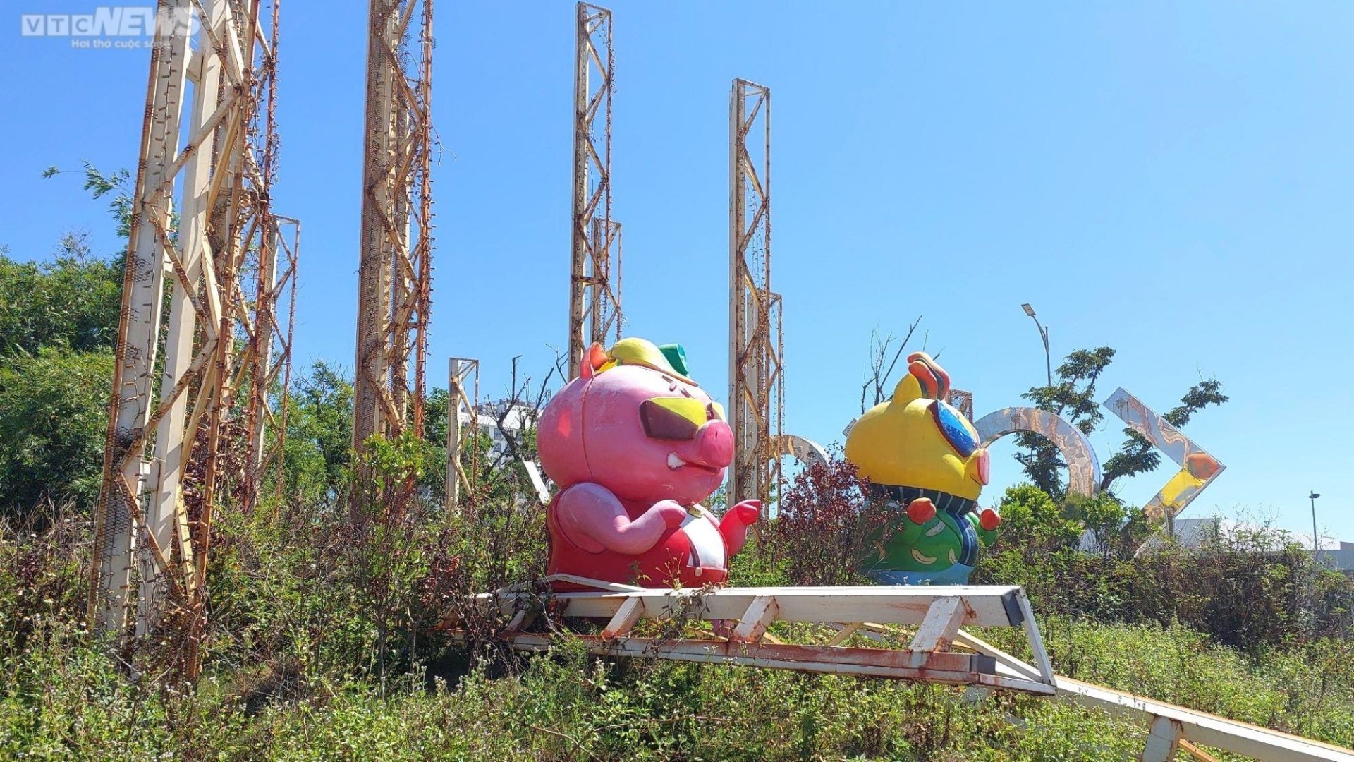 Escena desolada en el proyecto turístico y de entretenimiento Cocobay de 11.000 mil millones de VND en Da Nang - 2