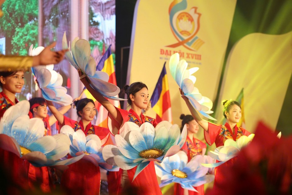 Quelques performances exceptionnelles au programme artistique « Chant de la Grande Unité » pour célébrer le succès du 18e Congrès des délégués du Front de la Patrie du Vietnam à Hanoi 