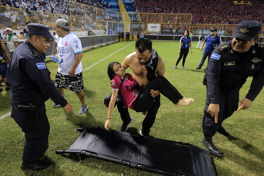 Chủ tịch FIFA đau buồn về vụ giẫm đạp 'thảm khốc' ở bóng đá El Salvador - Ảnh 2.