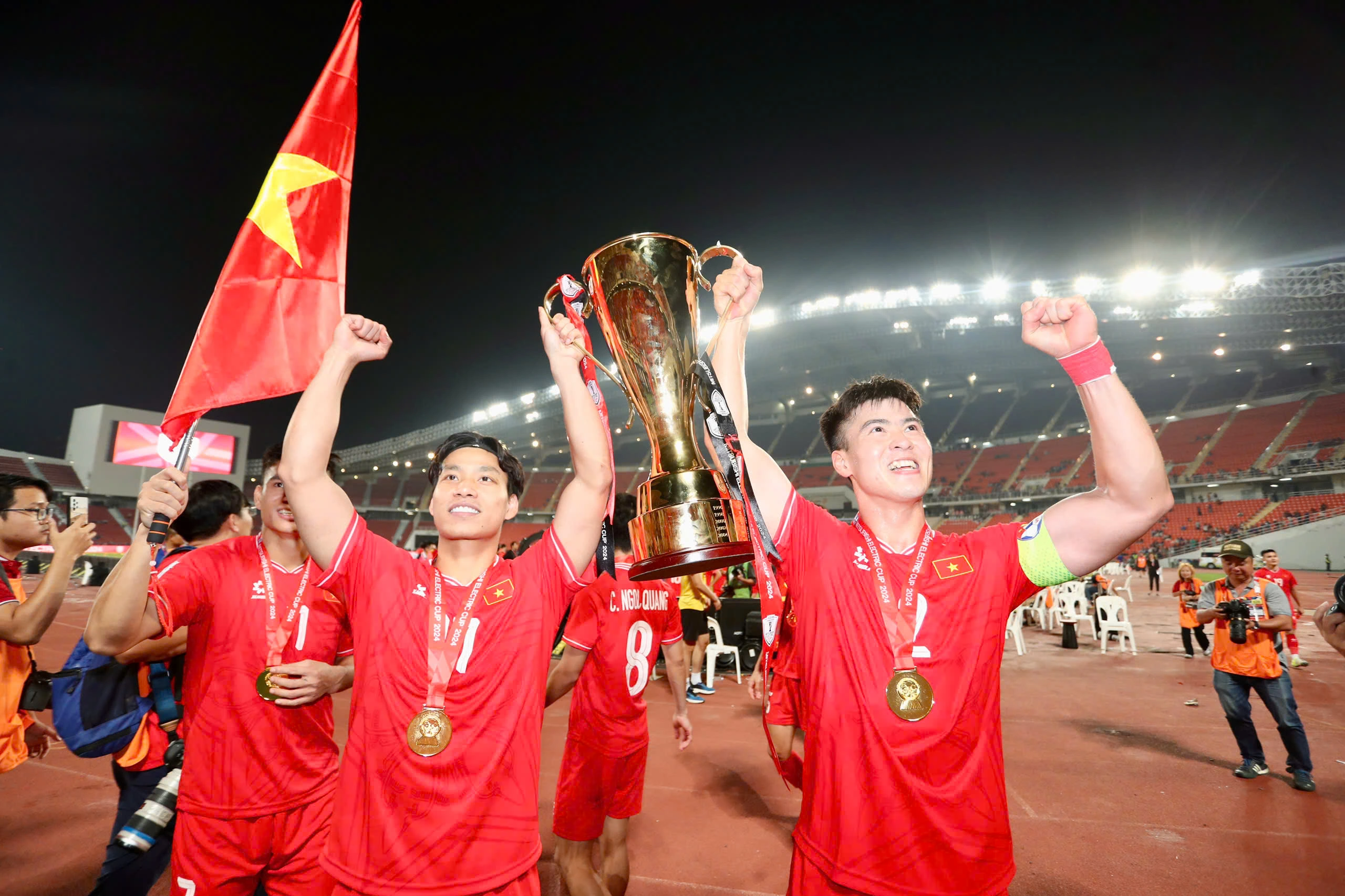 Đội tuyển Việt Nam tăng hạng FIFA nhờ vô địch AFF Cup, Thái Lan nếm mùi rớt hạng