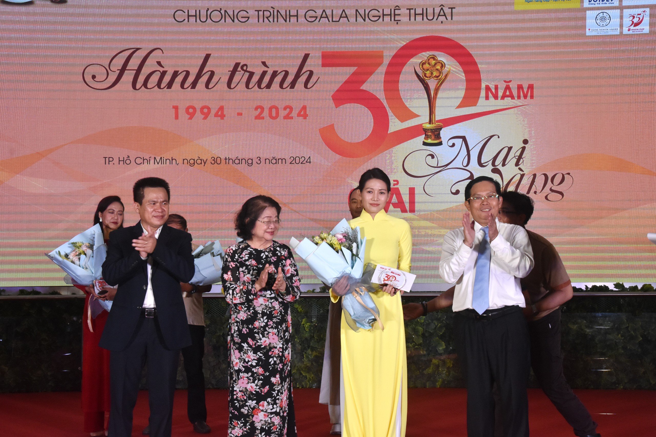 Loạt nghệ sĩ hạnh phúc được vinh danh!- Ảnh 2.