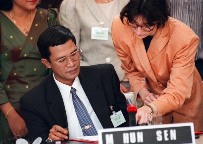 Mr. Hun Sen signed the Paris Peace Accords on October 23, 1991, ending 21 years of civil war in Cambodia. Photo: AFP