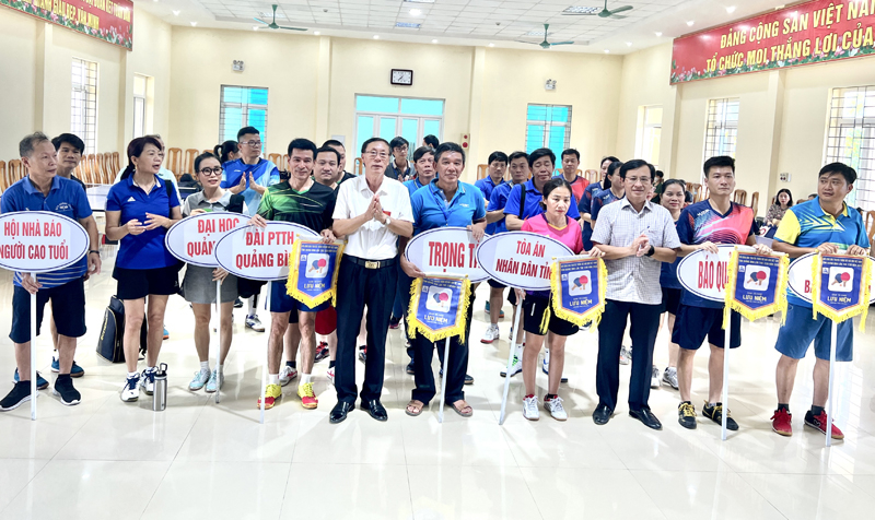 24 athletes compete in the 23rd Quang Binh Province Newspaper Association Media Football Tournament photo 1