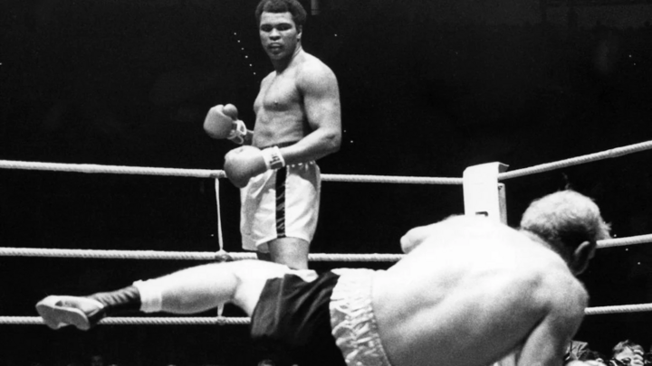 Muhammad Ali thắng knock-out Richard Dunn