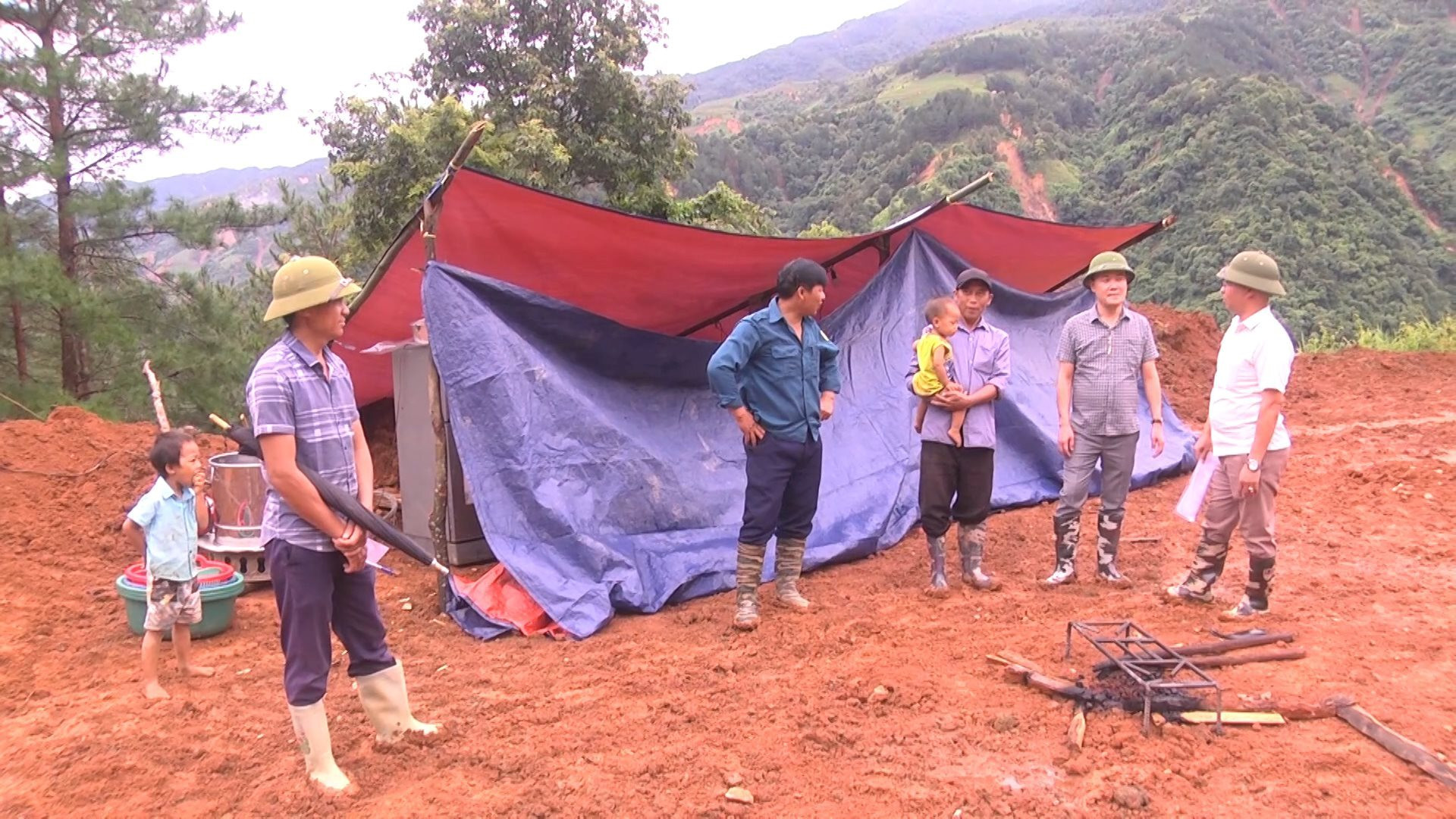 ps-cap-so-do-cho-nguoi-dan-vung-lu-mcc.mp4.00_00_17_00.still003.jpg
