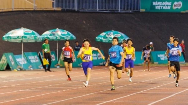 Près de 1 100 étudiants participent à des compétitions d'athlétisme, de football et de badminton