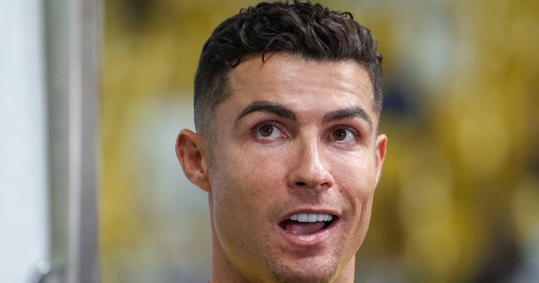 Ronaldo bất ngờ tiến cử Van Nistelrooy thay Erik ten Hag dẫn dắt M.U