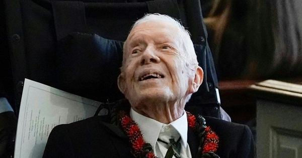 Cựu Tổng thống 100 tuổi Jimmy Carter bỏ phiếu, hoàn thành tâm nguyện ủng hộ bà Harris