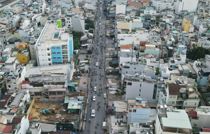 タンビン区カックマンタンタム通りの住宅街は、土地が地下鉄2号線に引き渡された後、後退した。写真：ジアミン