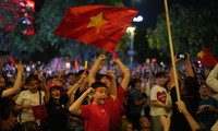 The moment people burst into tears when Vietnam won the championship