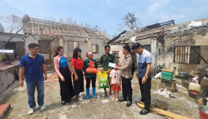 La Asociación de Periodistas de la provincia de Quang Ninh continúa organizando programas para apoyar a las personas en las zonas afectadas por las inundaciones