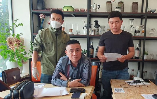 Detain a journalist for investigation into property theft image 1