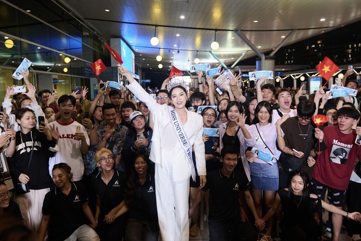 Miss Universe 2024 đánh dấu một bước tiến mới trong lịch sử khi không còn giới hạn độ tuổi và chào đón sự đa dạng của các thí sinh. Năm nay, cuộc thi quy tụ tới gần 130 người đẹp tham dự. Đêm chung kết sẽ diễn ra vào ngày 16/11 (sáng 17/11 theo giờ Việt Nam).