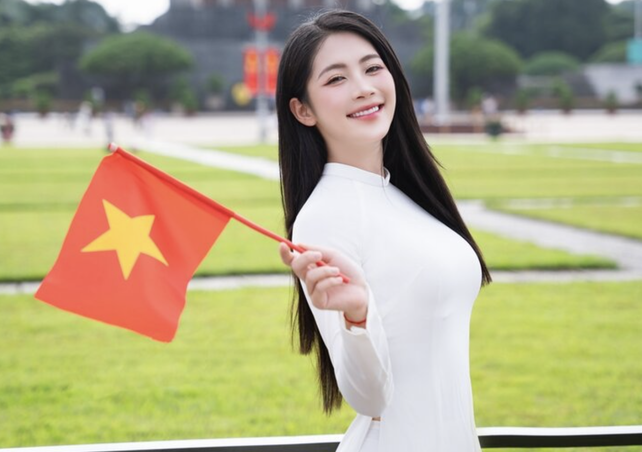 La beauté ethnique Tay montre sa beauté pure dans un ao dai blanc