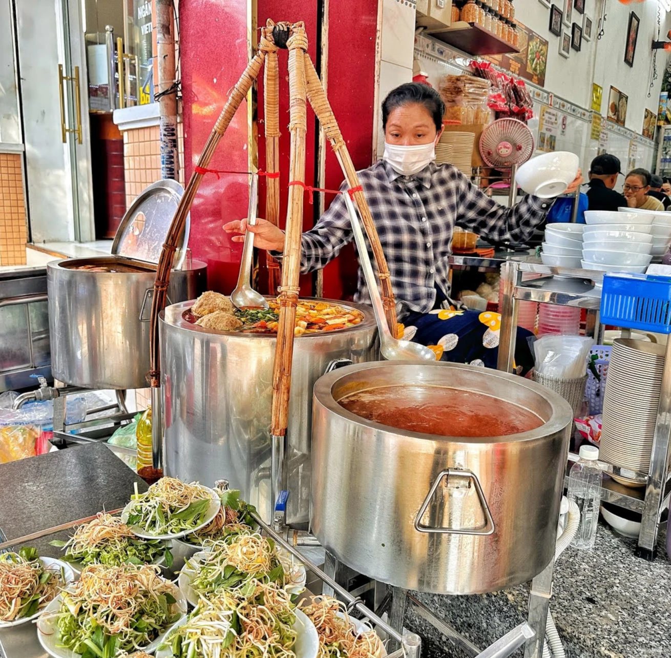 Không phải phở hay bún bò, đây là món Việt được ca ngợi có 'cả thế giới hương vị'- Ảnh 2.