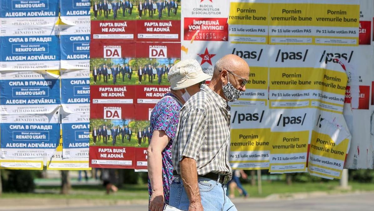 Les Moldaves se rendent aux urnes pour voter en faveur de l'adhésion à l'Union européenne photo 1