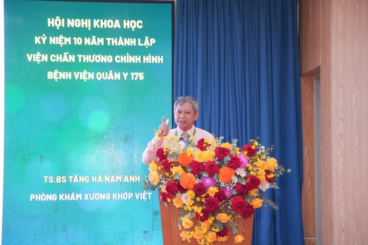 Dr. Tang Ha Nam Anh - Representative of Vietnam Bone and Joint Clinic shared at the conference.