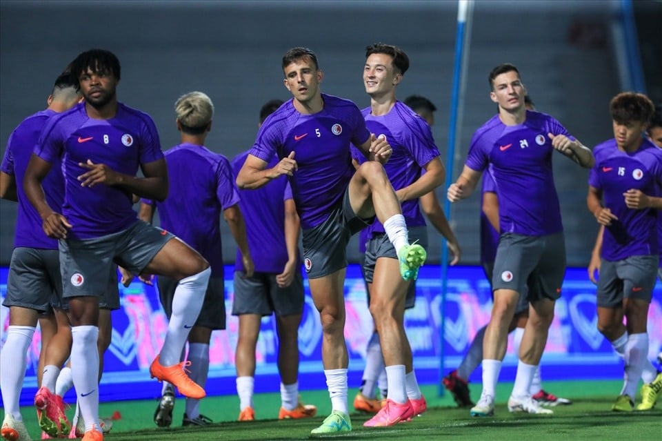 The Hong Kong (China) team aims to gain experience in a friendly match with the Vietnam team. Photo: Minh Dan