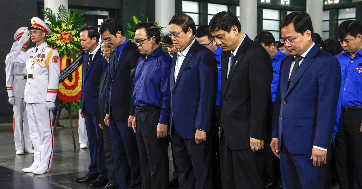 Central Youth Union visits former First Secretary Dang Quoc Bao