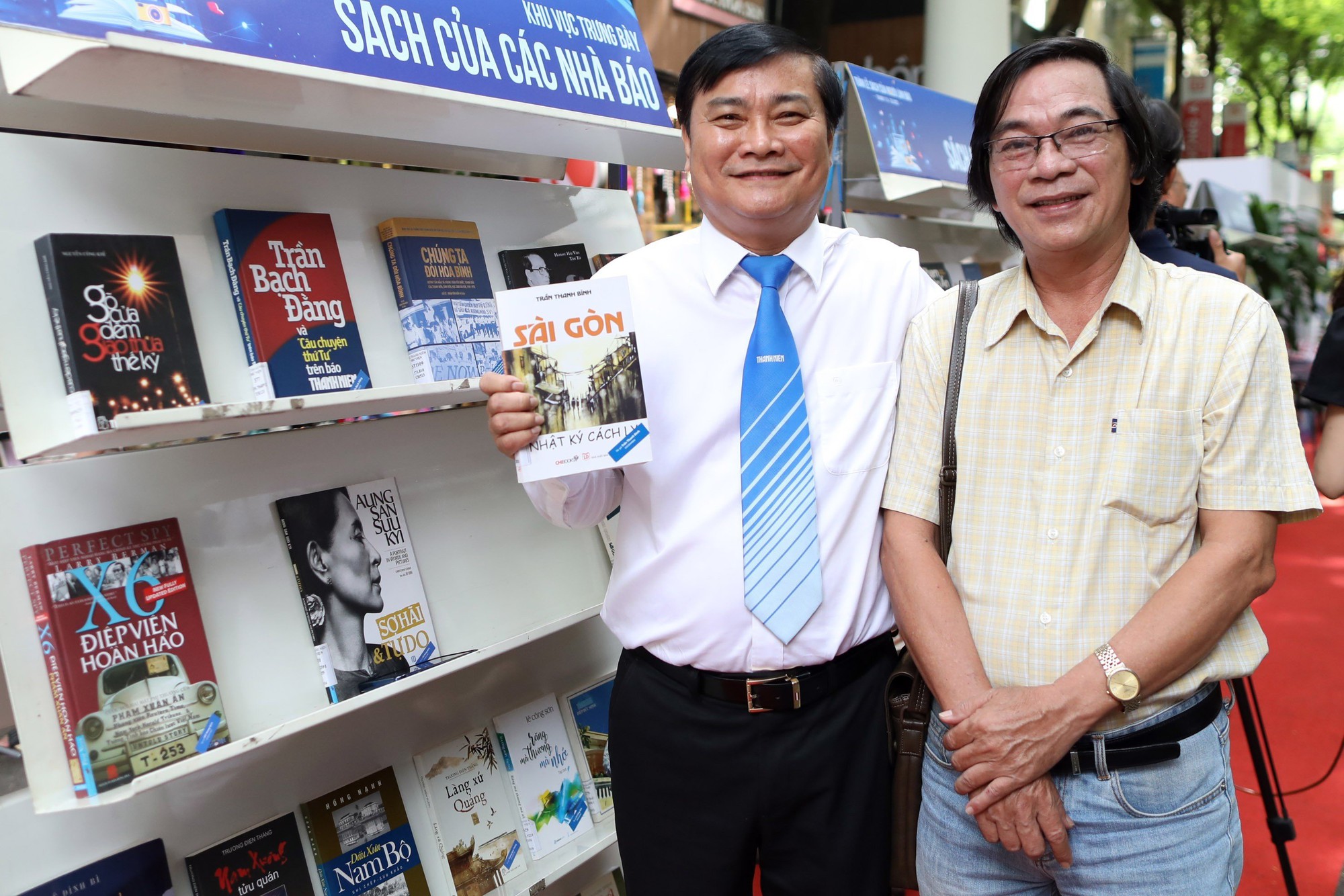 Sôi nổi ngày khai mạc 'Tuần lễ Sách của người làm báo' tại Đường Sách TP.HCM - Ảnh 7.