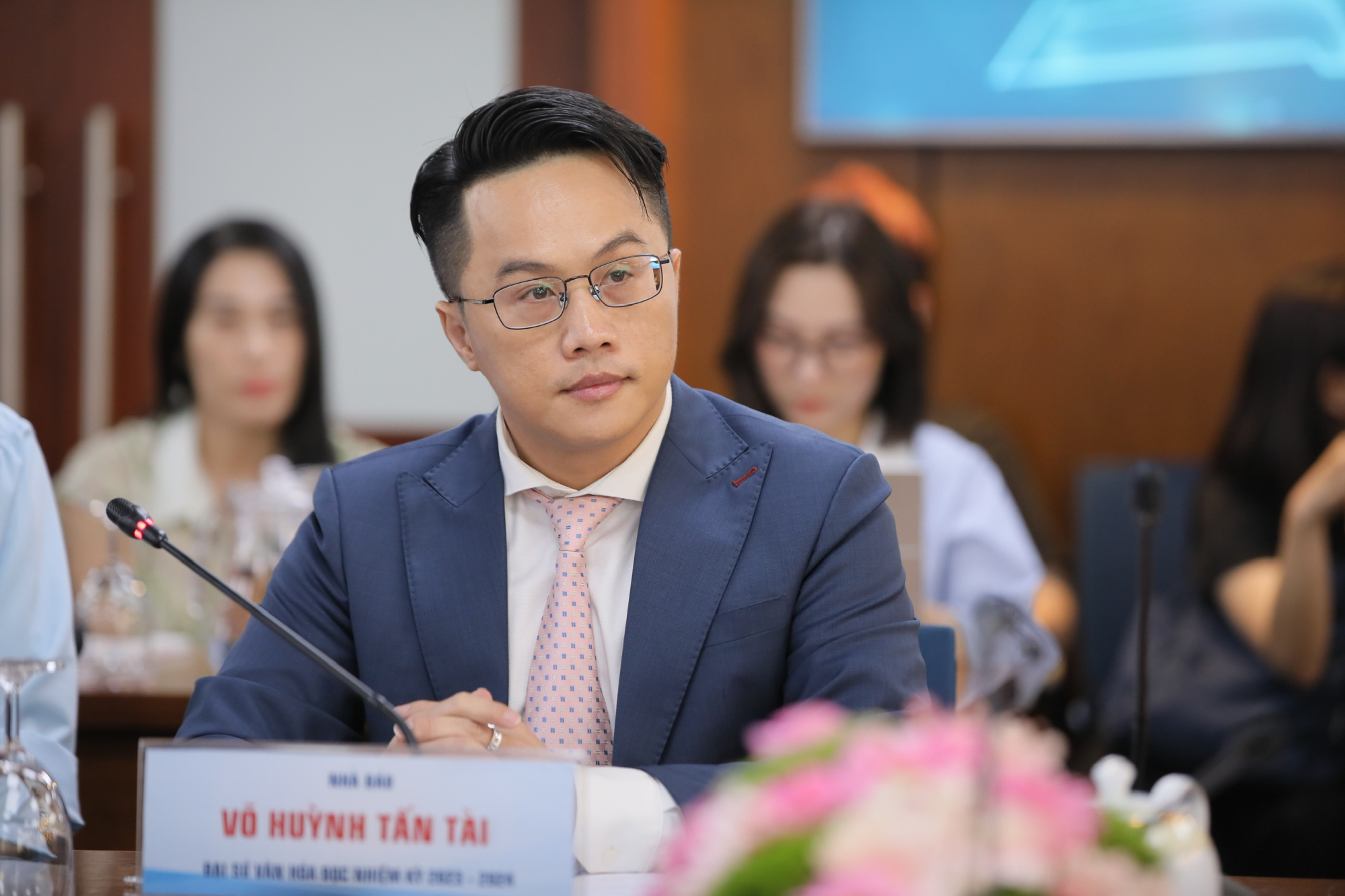 MC Vo Huynh Tan Tai journalist wants to speak well, must write well, to write well, must read a lot, picture 4
